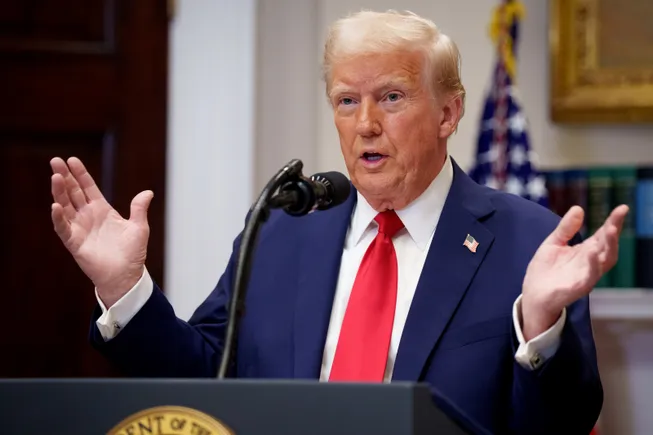 Trump threatens 10% tariff on China Trump threatens 10% tariff on China